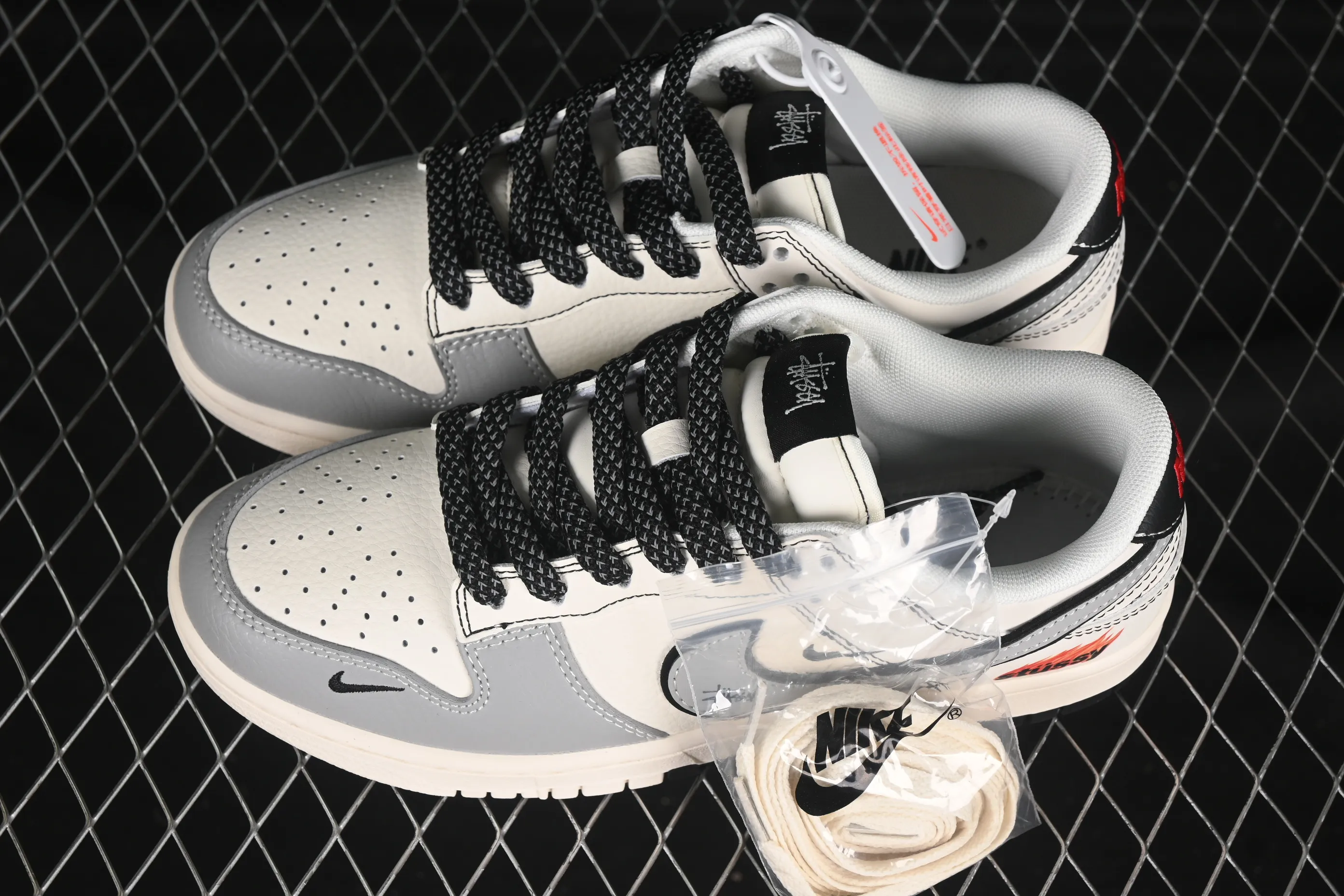 All categories Nk SB Dunk Series Nk SB Dunk Low High-end customized low-top sneakers Nike SB Dunk Low Stusi co-branded black and gray Anniversary high-end customized low-top casual sneakers ZH2598-227